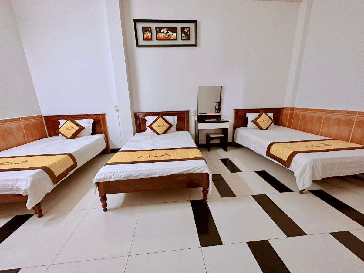 Truc Hoang Ha Hotel Tỉnh Kontum Zewnętrze zdjęcie