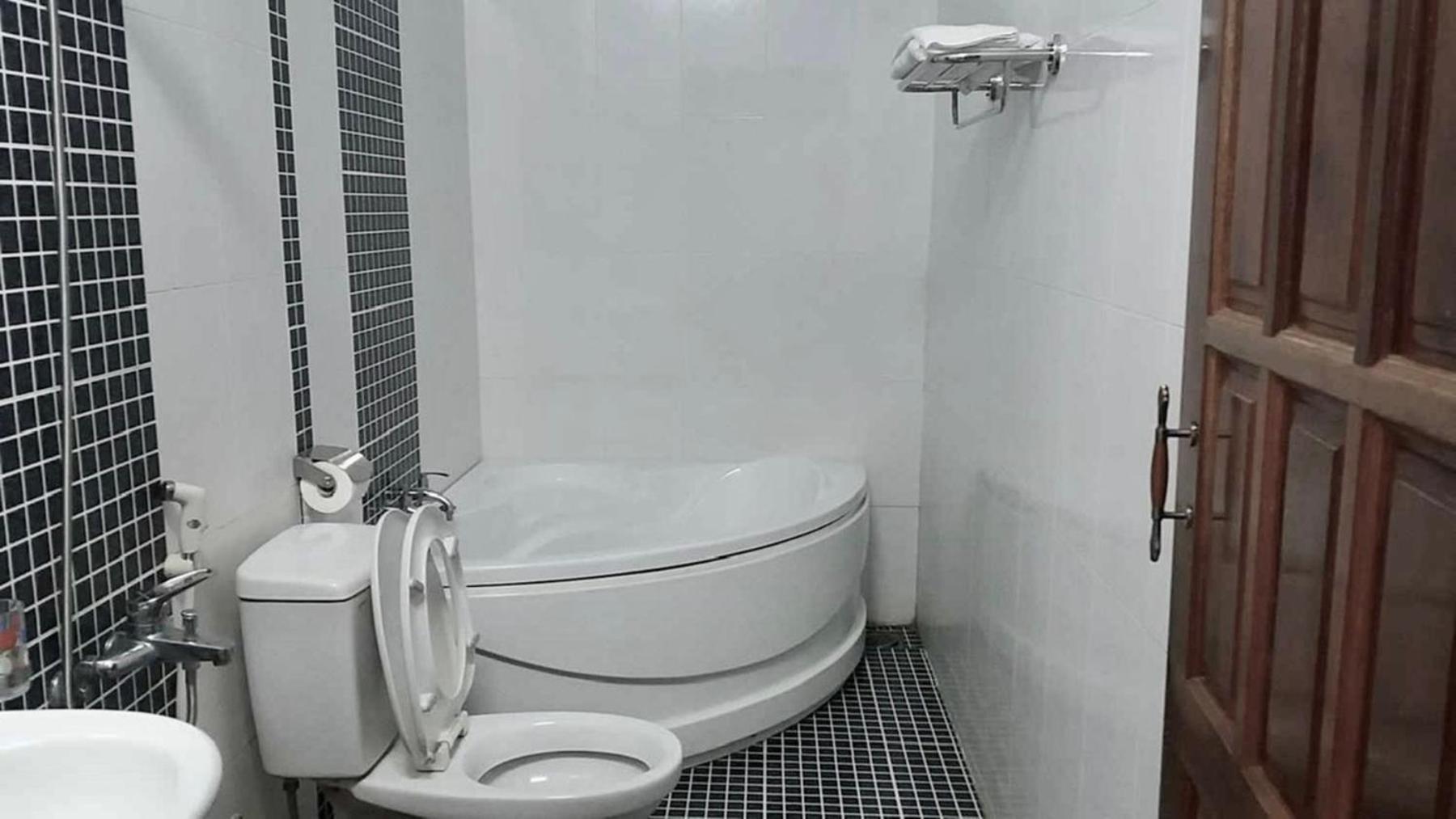 Truc Hoang Ha Hotel Tỉnh Kontum Zewnętrze zdjęcie